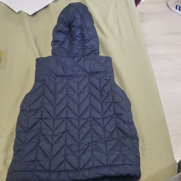 Stylish and Cozy 2T-3T Toddler Boys' Clothing Bundle Perfect for Fall and Winter - Picture 9 of 12